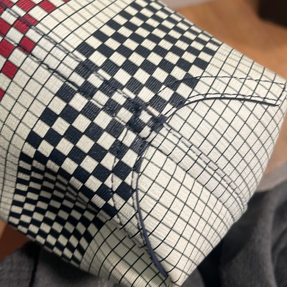 NWOT BEAUTIFUL reversible, Tommy Hilfiger purse, incl detachable, coin, purse - Picture 4 of 8